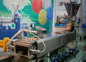 Plastic extruder pelletizing line for engineering plastics compounding